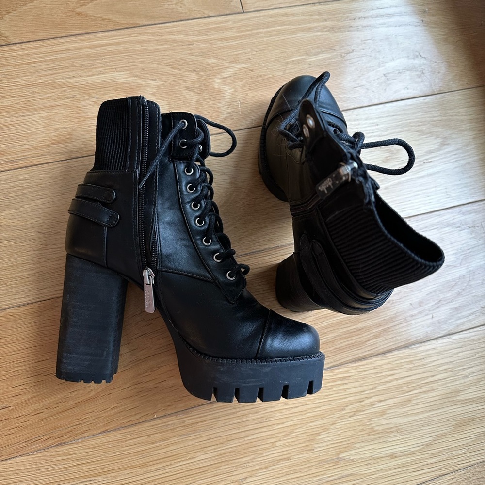 Charles David Combat Platform Boots, Like New, Si… - image 4